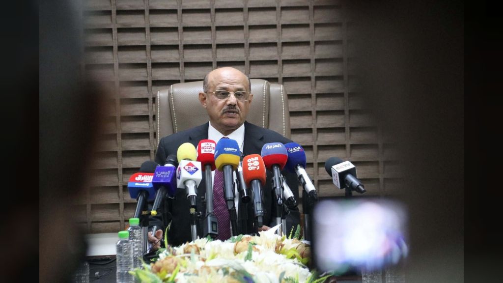 محافظ البنك المركزي: غداً استقبال طلبات المصارفة والتحويل من رجال الأعمال والشركات والمؤسسات التجارية