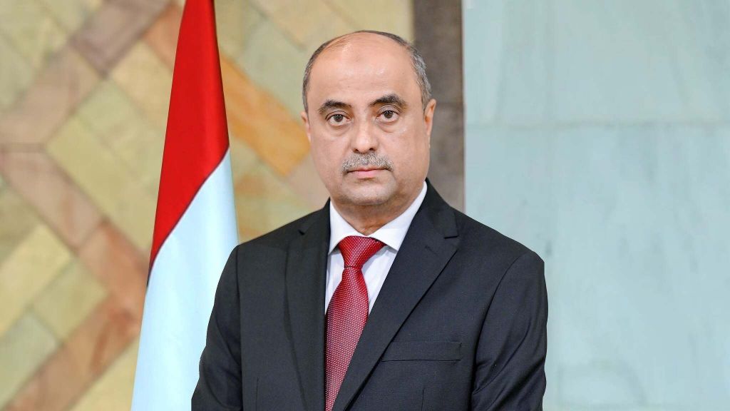 رئيس مجلس الوزراء يجري اتصالات مكثفة مع قيادات السلطات المحلية المتأثرة بالمنخفض الجوي