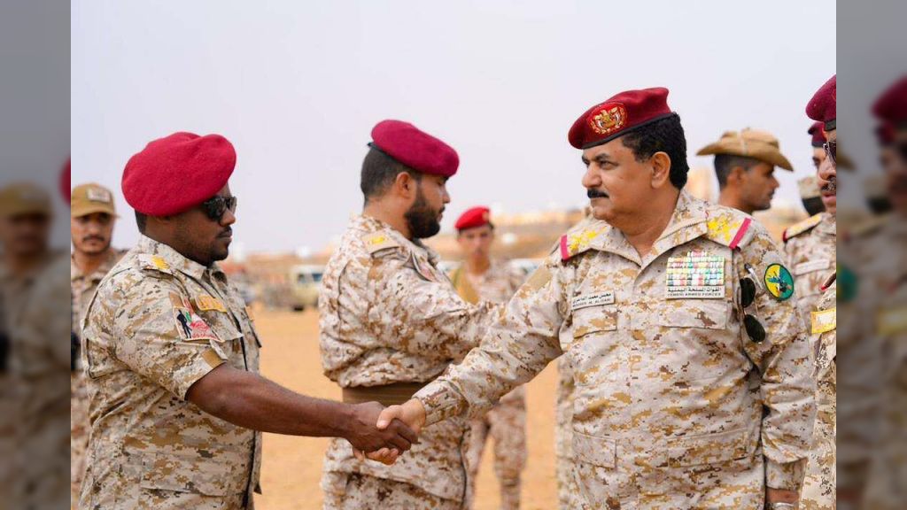 وزير الدفاع يطلع على اوضاع منتسبي الفرقة الثانية لقوات درع الوطن في الوديعة