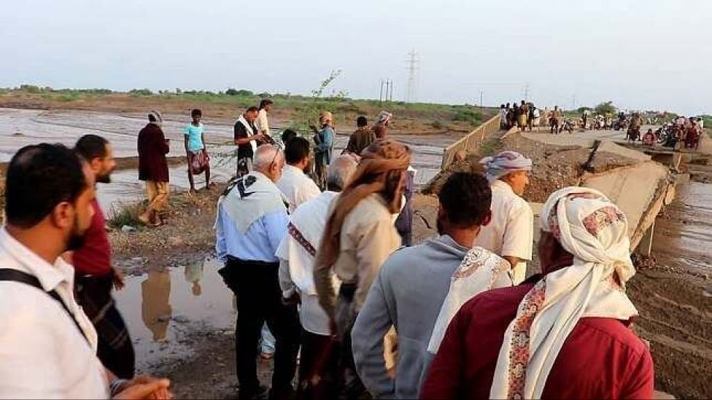 الحديدة... سيول مُدمرة تضرب حيس والخوخة وتتسبب بأضرار كبيرة و6 حالات وفاة