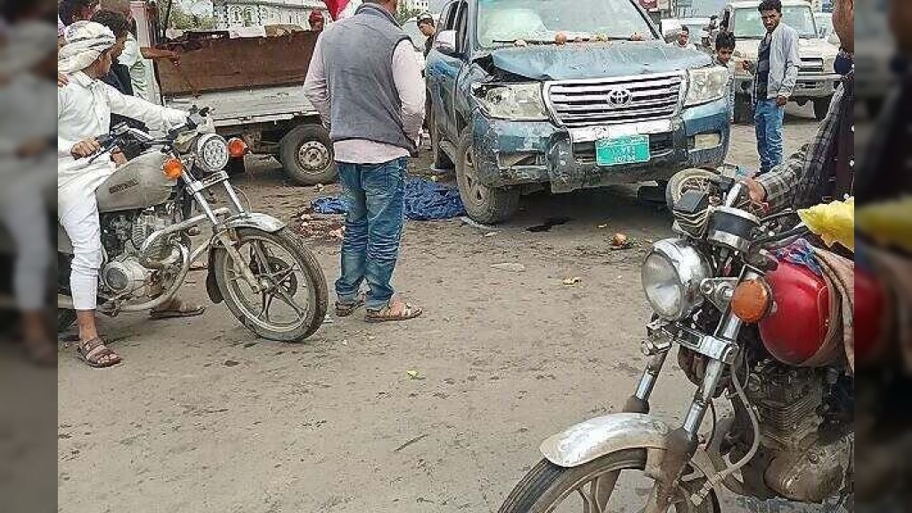 وفاة ثلاثة أطفال من بائعي فاكهة الرُمّان دهساً بسيارة مسؤول حوثي في إب