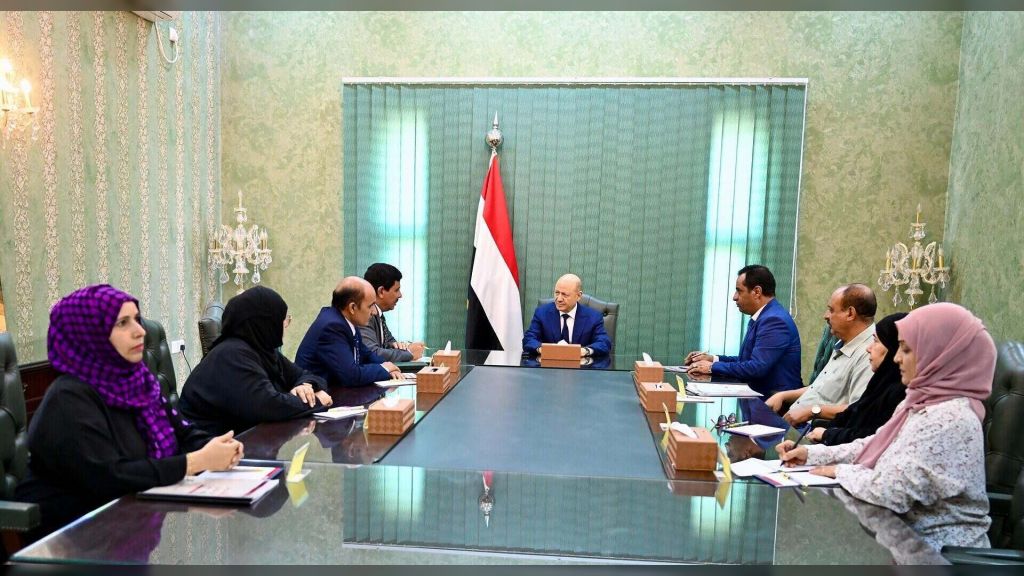 رئيس مجلس القيادة يتسلم التقرير السنوي للجنة الوطنية للتحقيق في ادعاءات انتهاكات حقوق الانسان