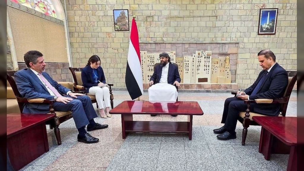 عضو مجلس القيادة المحرّمي يؤكد أهمية الدعم الأمريكي للإصلاحات الاقتصادية ومكافحة الإرهاب
