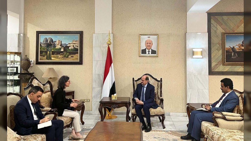 وزير الخارجية يلتقي السفيرة الفرنسية لدى اليمن