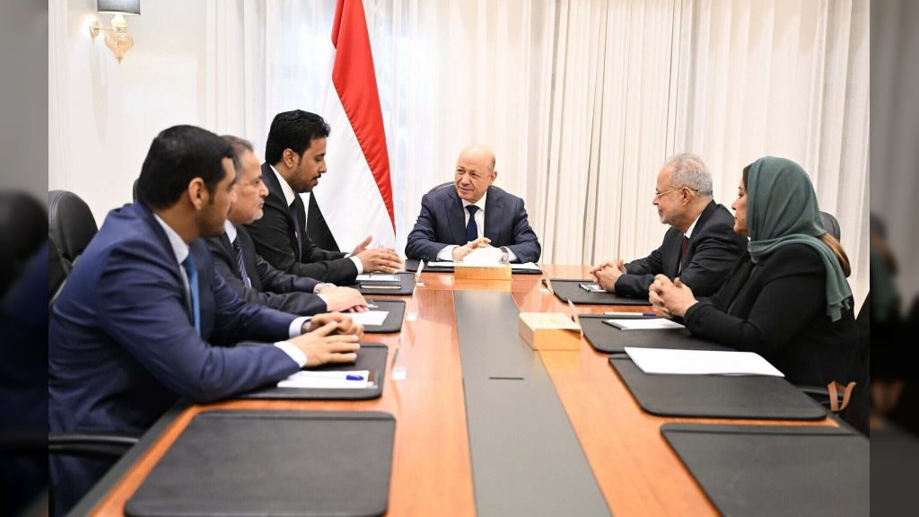 الرئيس يؤكد تماسك مؤسسات الدولة والتزامها بتطبيع الاوضاع في حضرموت وتحقيق العدالة في تعز