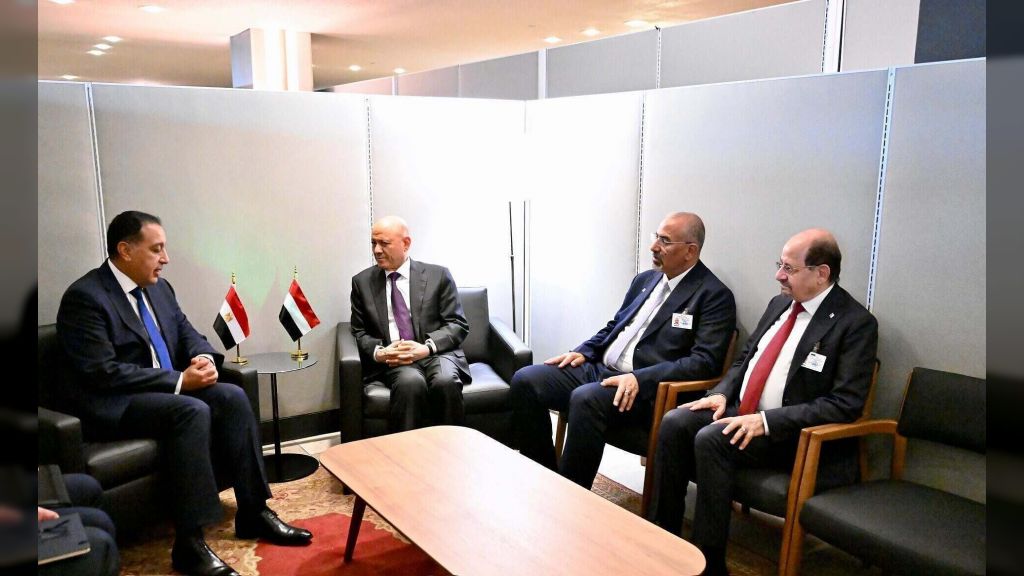 رئيس مجلس القيادة يستقبل رئيس الوزراء المصري للبحث في العلاقات الثنائية ومستجدات المنطقة