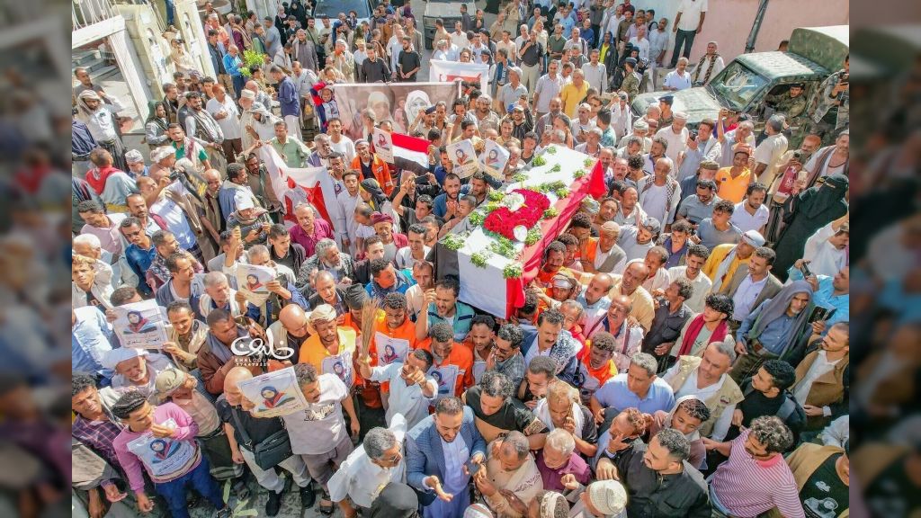 اليمن... تشييع مهيب لجثمان مديرة نظافة تعز افتهان المشهري