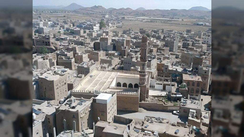 البيضاء... مليشيا الحوثي تقتحم الجامع الكبير في رداع وتطرد القائمين عليه