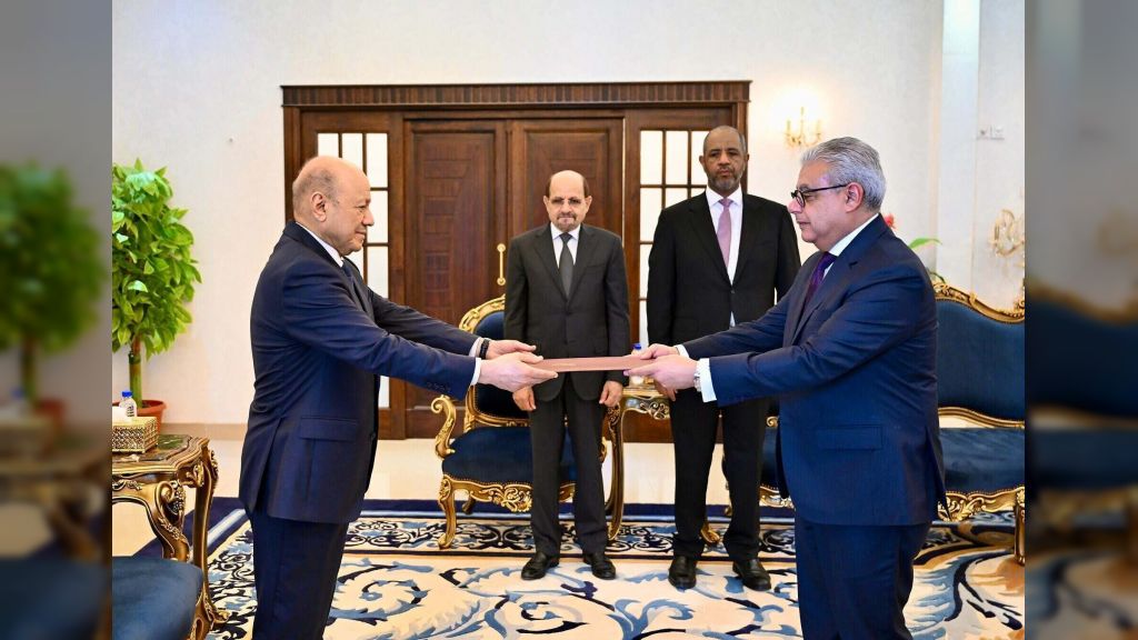 رئيس مجلس القيادة يتسلم أوراق اعتماد عدد من سفراء الدول الشقيقة والصديقة