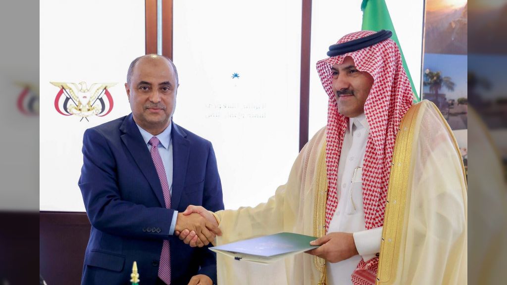 رئيس الوزراء يشهد حفل توقيع اتفاقيتين تنمويتين ومذكرة تفاهم مع البرنامج السعودي لتنمية واعمار اليمن
