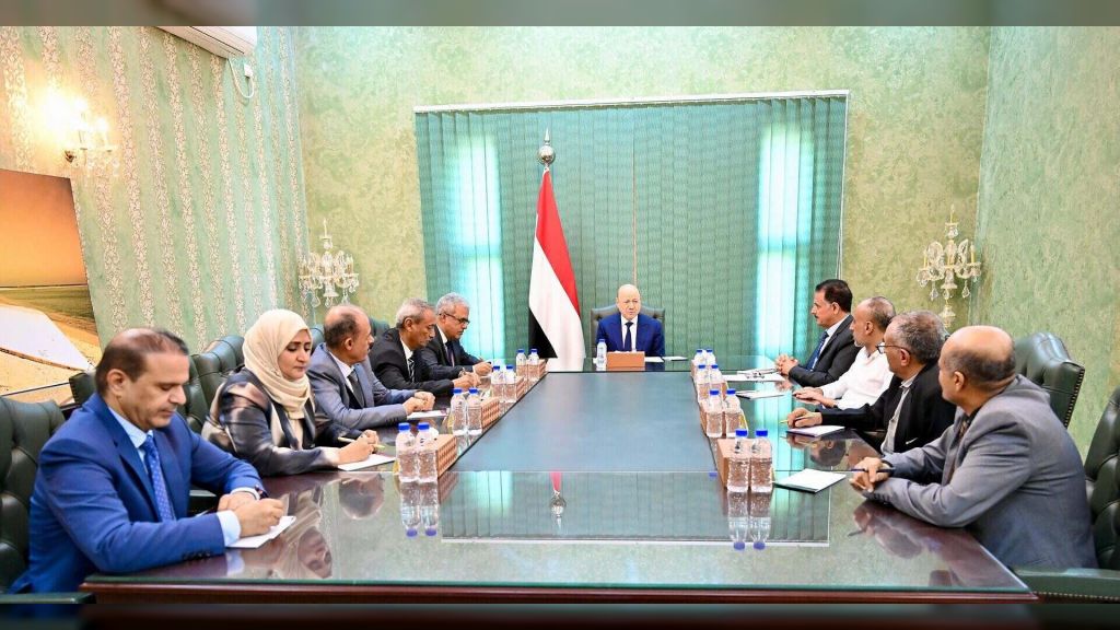رئيس مجلس القيادة يؤكد أن العدالة في تعز ماضية كمسار مؤسسي شامل