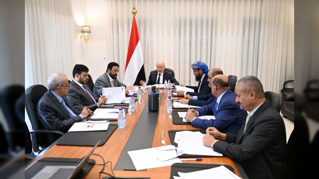 مجلس القيادة الرئاسي يواصل مناقشة المستجدات الاقتصادية ويقر إجراءات لتعزيز مسار الإصلاحات