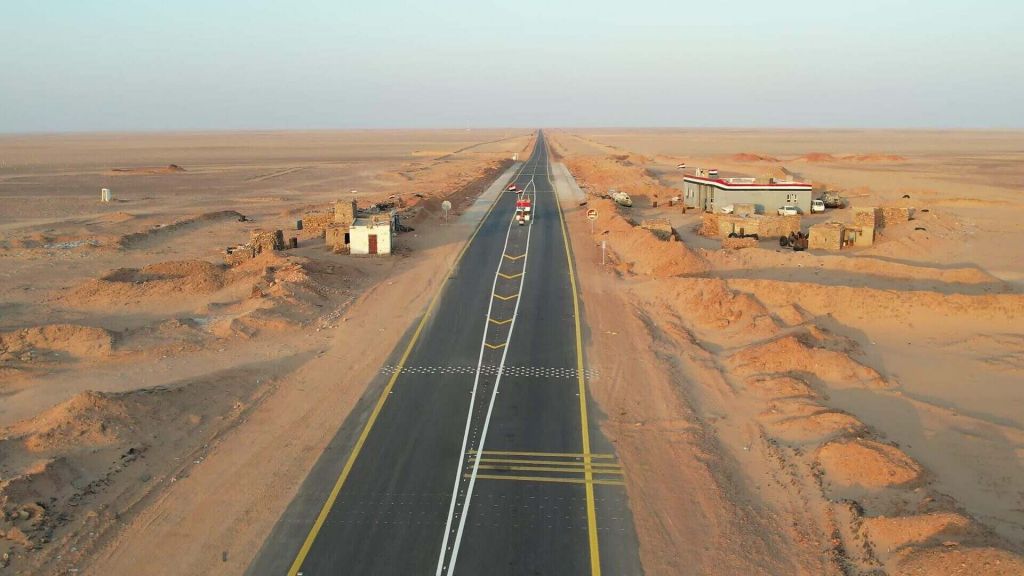 البرنامج السعودي يُنجز 91 كيلومتراً من مشروع توسعة وإعادة تأهيل طريق العبر