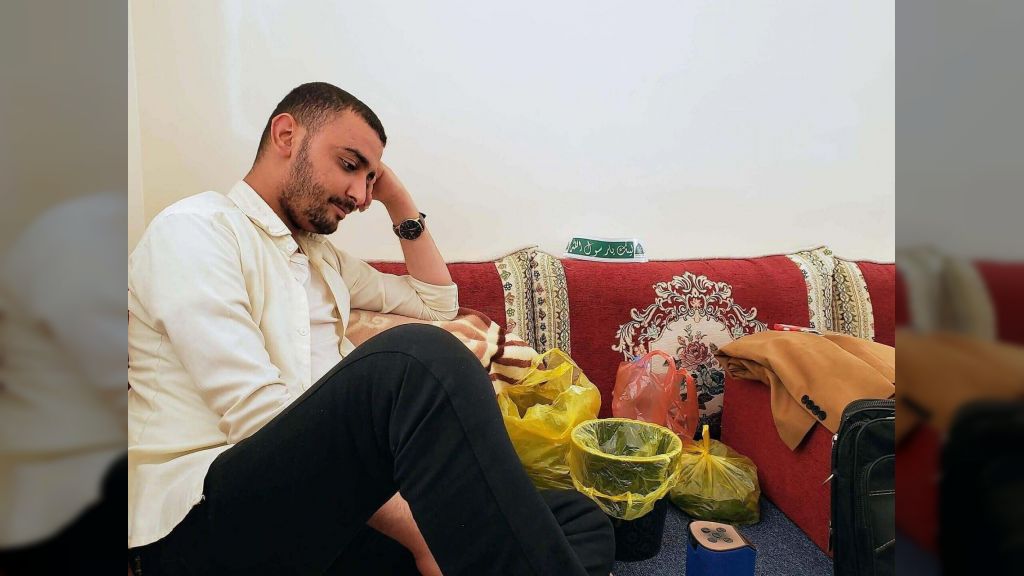 مع قرب انتهاء محكوميته... مليشيا الحوثي تستأنف محاكمة الصحفي المختطف محمد المياحي