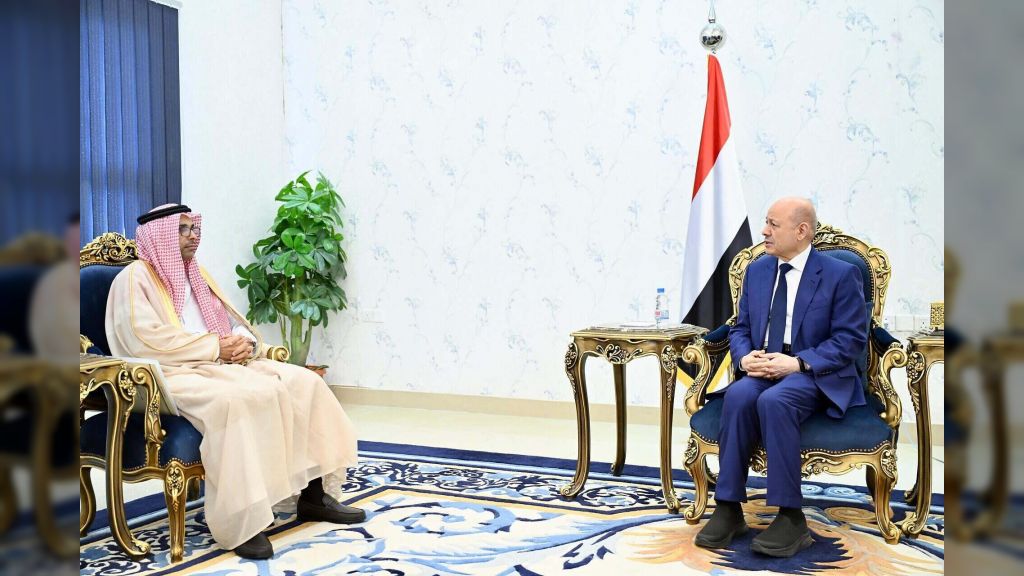 رئيس مجلس القيادة يستقبل سفير مجلس التعاون لدول الخليج العربية