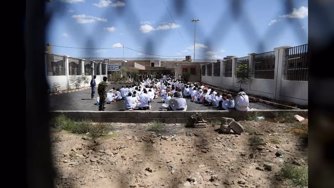 «موت تحت التعذيب»... 476 يمنيًا ضحايا سجون الحوثي وشبكة معتقلات سرية
