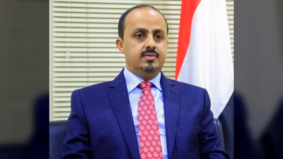 الإرياني ينفي شائعات إيقاف تصاريح دخول السفن إلى ميناء عدن