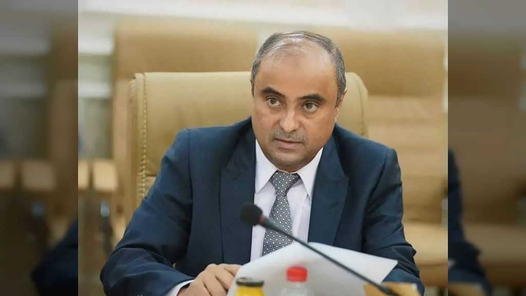 رئيس الوزراء يشيد بحكمة قيادة المهرة وجهودها في التعامل مع المستجدات وتغليب مصلحة المواطنين