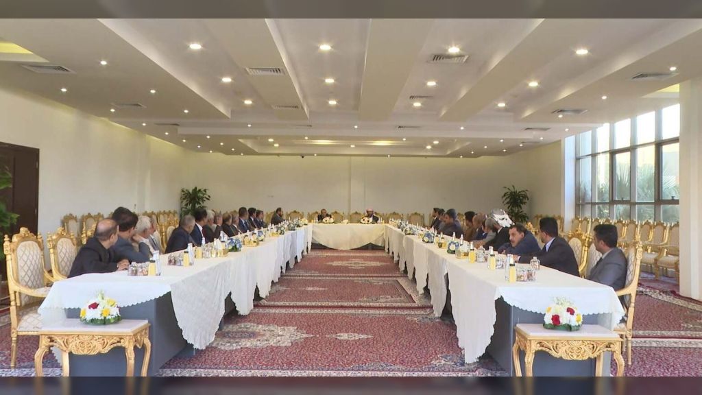 الاعلان عن حلّ المجلس الانتقالي وكافة هيئاته وأجهزته الرئيسية والفرعية وإلغاء مكاتبه في الداخل والخارج