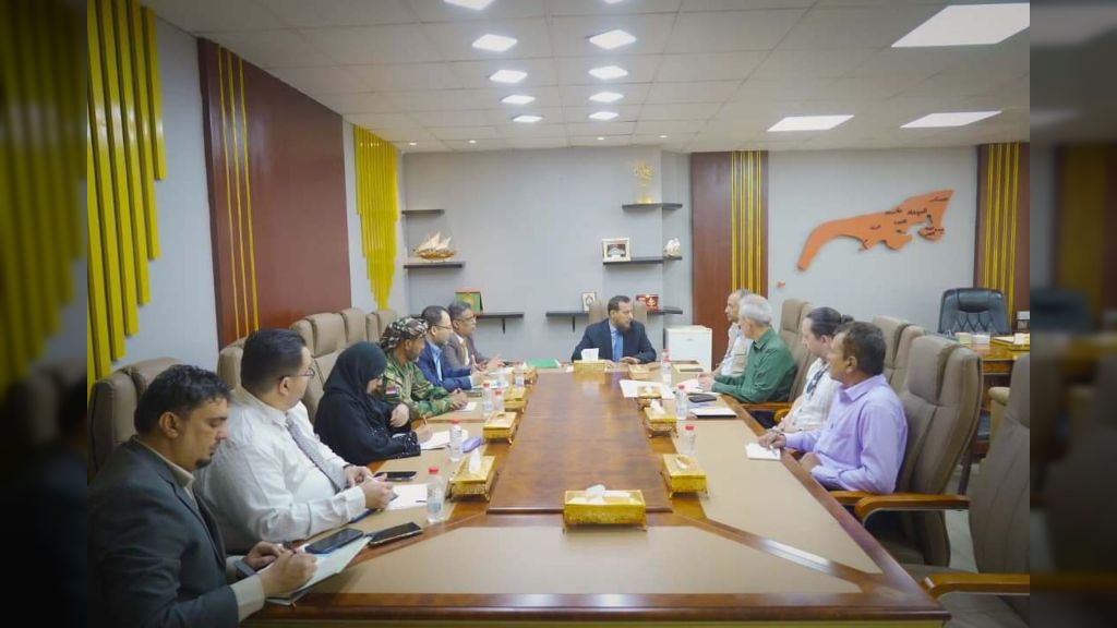 محافظ عدن يبحث مع برنامجي الأغذية العالمي والأمم المتحدة للبيئة تعزيز التعاون المشترك