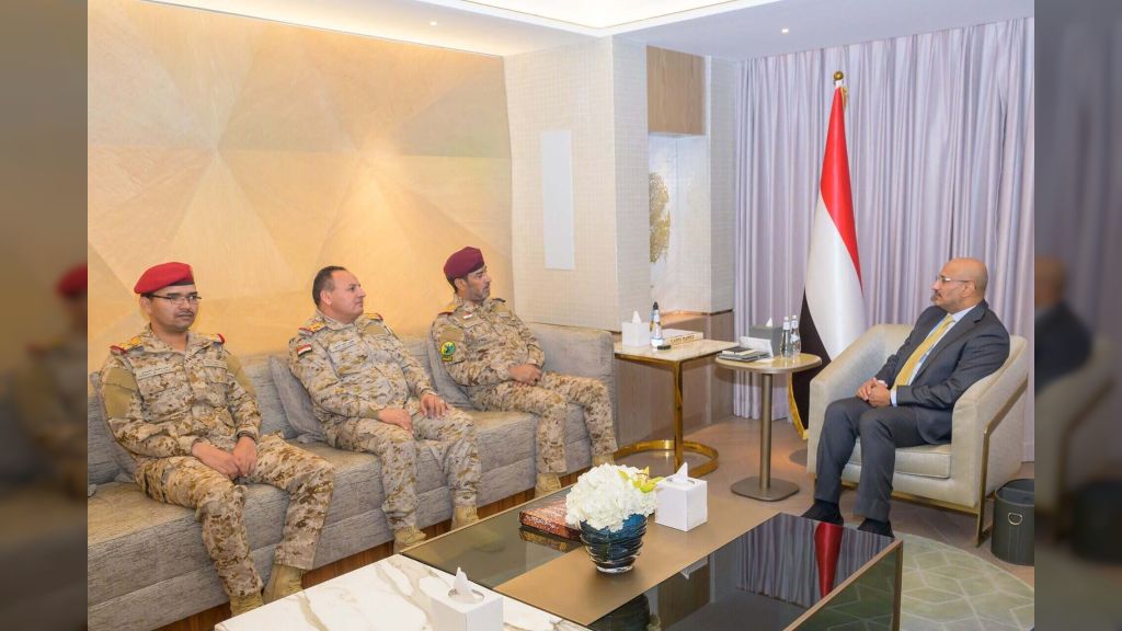 طارق صالح ورئيس هيئة الأركان يستعرضان جاهزية القوات المسلحة