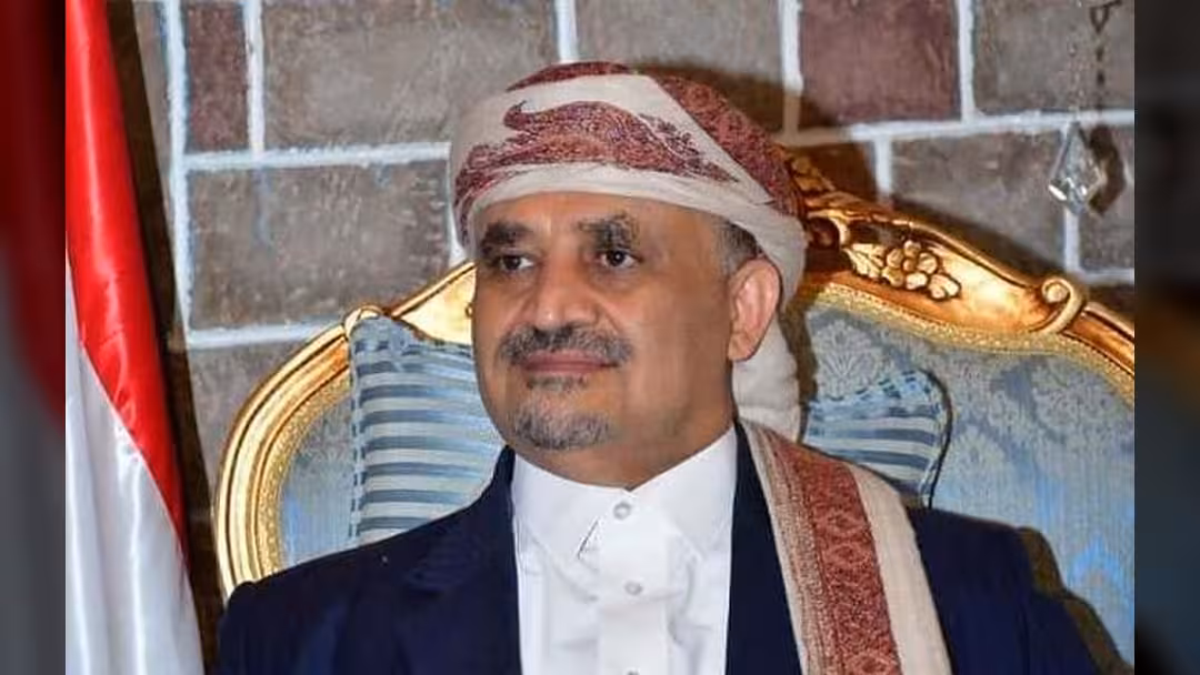منظمة سام: الحوثيون يفرضون قيودا تعسفية ويراقبون منزل الزعيم القبلي حميّر الأحمر