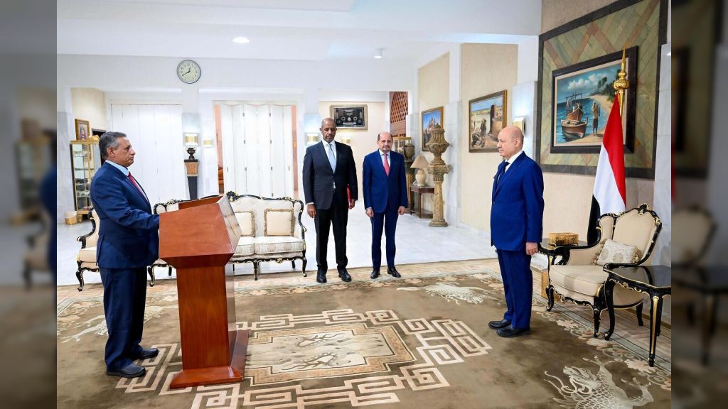 وزير التعليم العالي والبحث العلمي يؤدي اليمين الدستوري امام رئيس مجلس القيادة الرئاسي