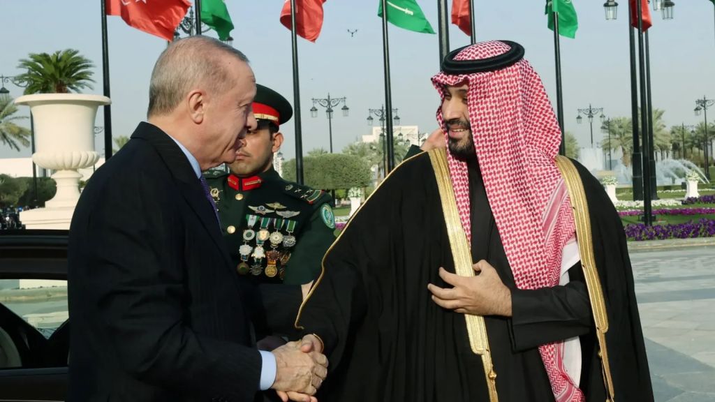 من اليمن إلى سوريا... ميدل ايست آي: السعودية وتركيا في سياسة إقليمية جديدة موحدة