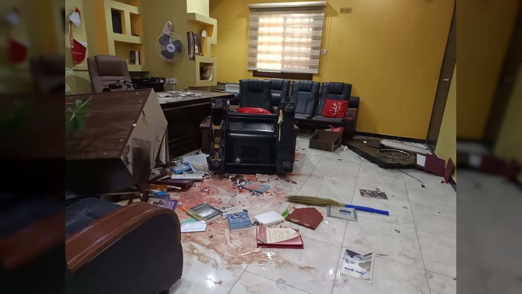 مسلحو الانتقالي يقتحمون مقر صحيفة عدن الغد ويعتدون على طاقمها