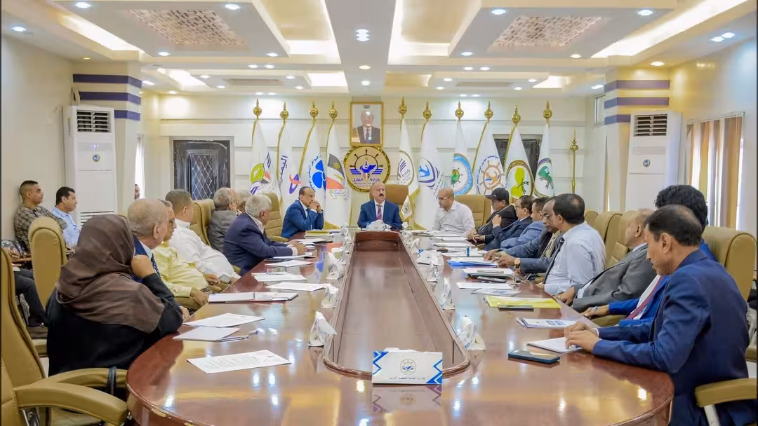 عدن... وزير النقل يتعهد ببسط سيادة الدولة على كل المنافذ والموانئ