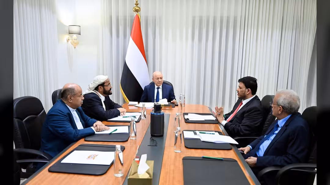 مجلس القيادة الرئاسي يناقش تداعيات التصعيد الإقليمي ويتخذ عددا من الإجراءات لردع التهديد