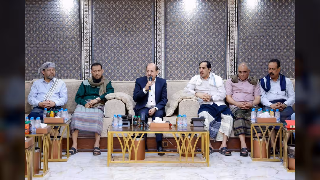 رئيس الوزراء يشدد على المسؤولية التشاركية لإعادة الاعتبار لمدينة عدن