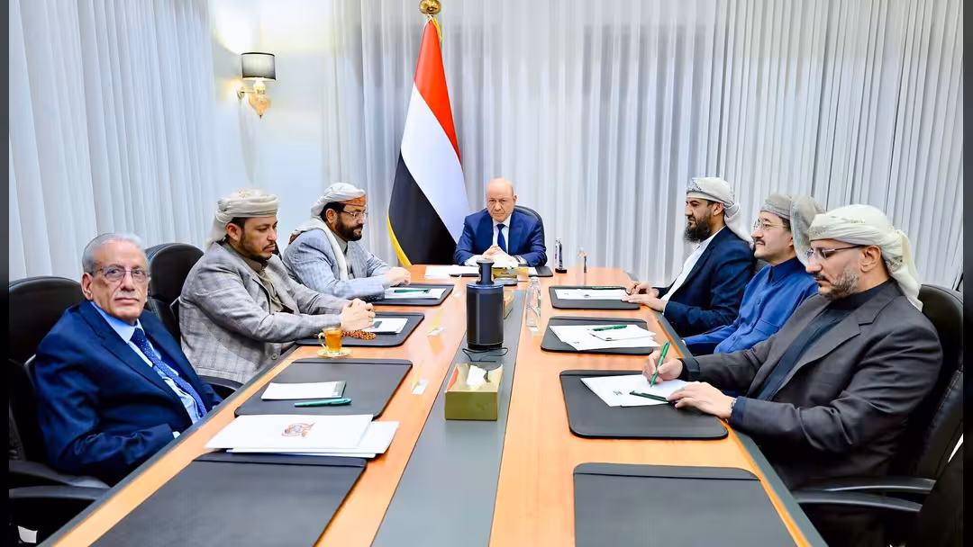 مجلس القيادة يؤكد دعمه الكامل للبرنامج الحكومي ويشدد على رفع الجاهزية في مواجهة متغيرات المرحلة