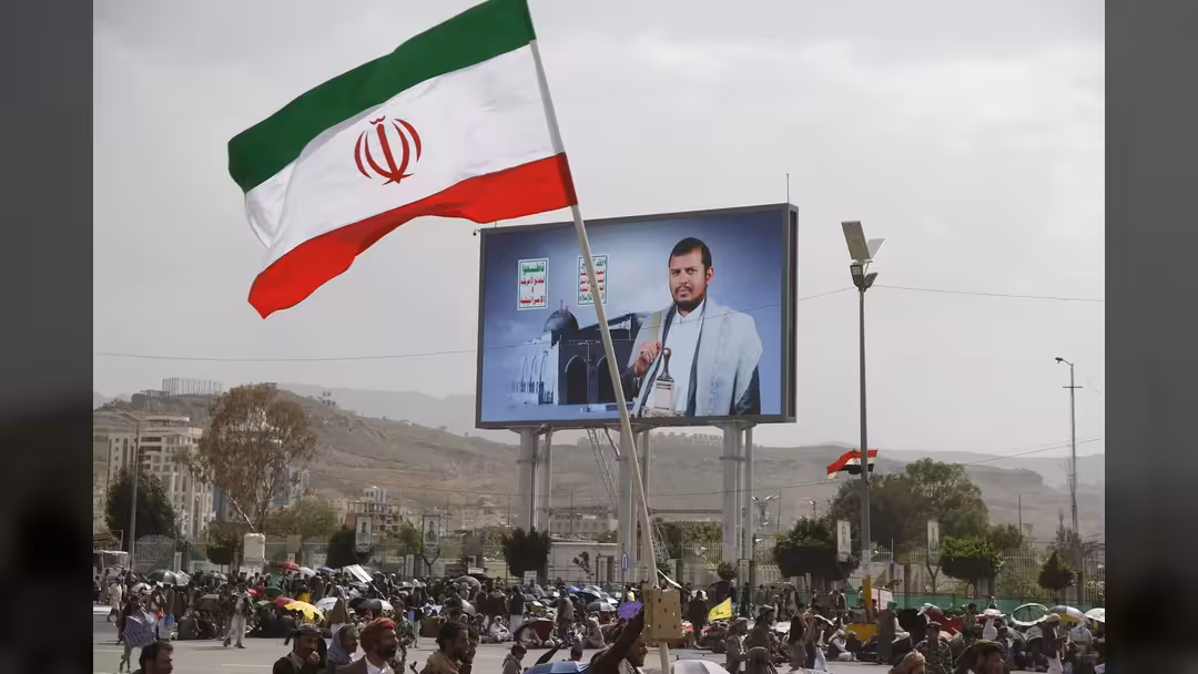 فوكس نيوز: الحوثيون ورقة إيران الأخيرة في الحرب الإقليمية