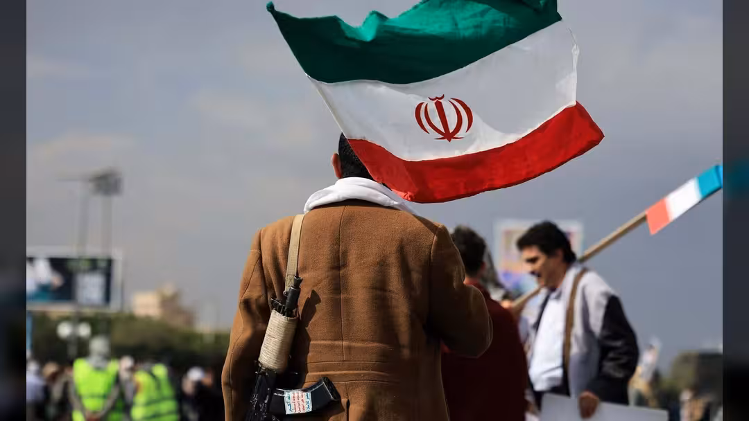 ميدل ايست آي: لماذا يتردد الحوثيون في الانضمام إلى الحرب مع إيران في الوقت الراهن؟