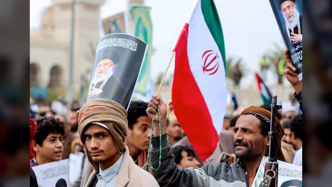 انضموا إلى الحرب مع إيران بحذر... ماهي حسابات الحوثيين في تصعيد هجماتهم؟