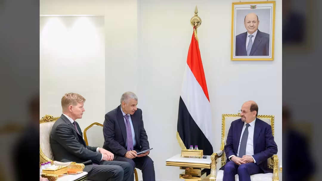 رئيس الوزراء يناقش مع المبعوث الأممي مستجدات الأوضاع ويؤكد أهمية دفع ملف المحتجزين