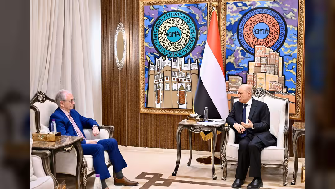 رئيس مجلس القيادة: امن الممرات المائية مرهون بإنهاء سيطرة وكلاء ايران على اجزاء من البر اليمني