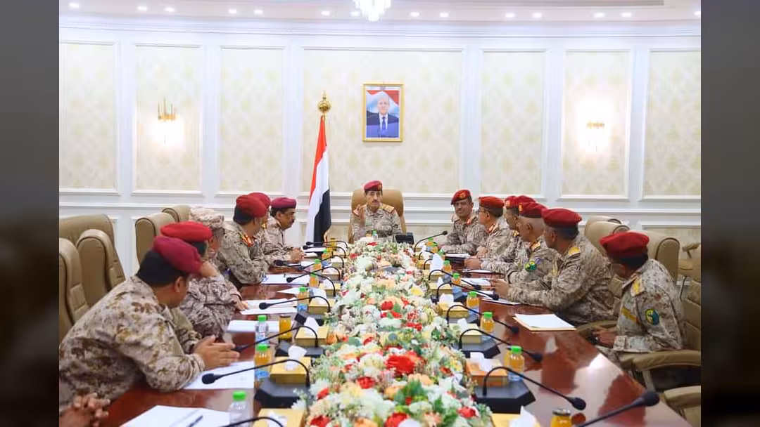 وزير الدفاع يجتمع بهيئة القوى البشرية لمتابعة جهود ضبط بيانات القوات المسلحة