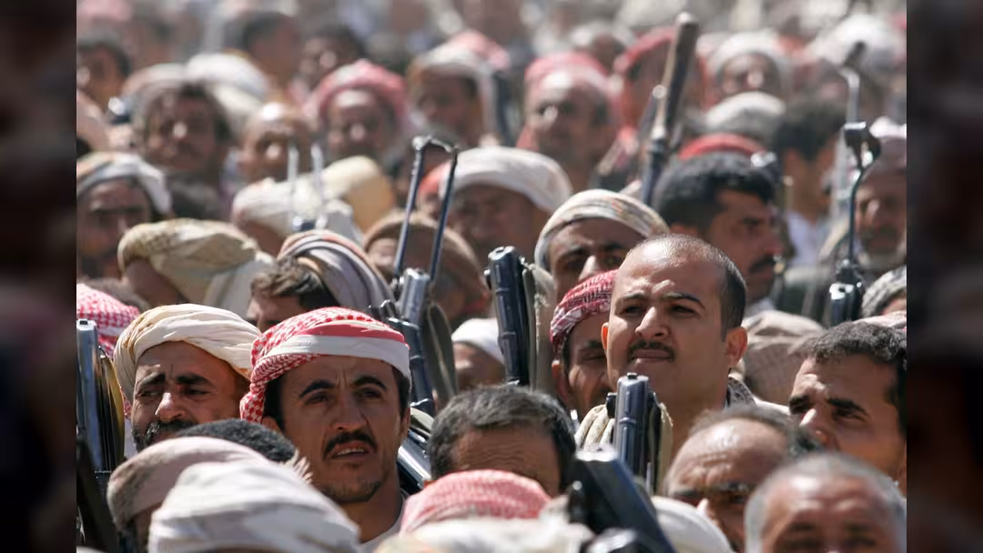 علاقة القبائل بالحوثيين على حافة الانهيار... هل تُسرّع حرب إيران السقوط؟