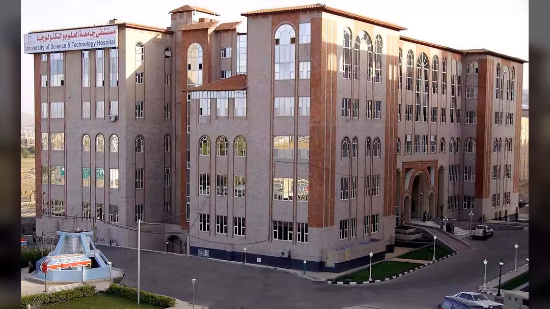 ضغوط حوثية داخل مستشفى خاص.. تهديدات بالفصل لفرض شركات أمنية موالية