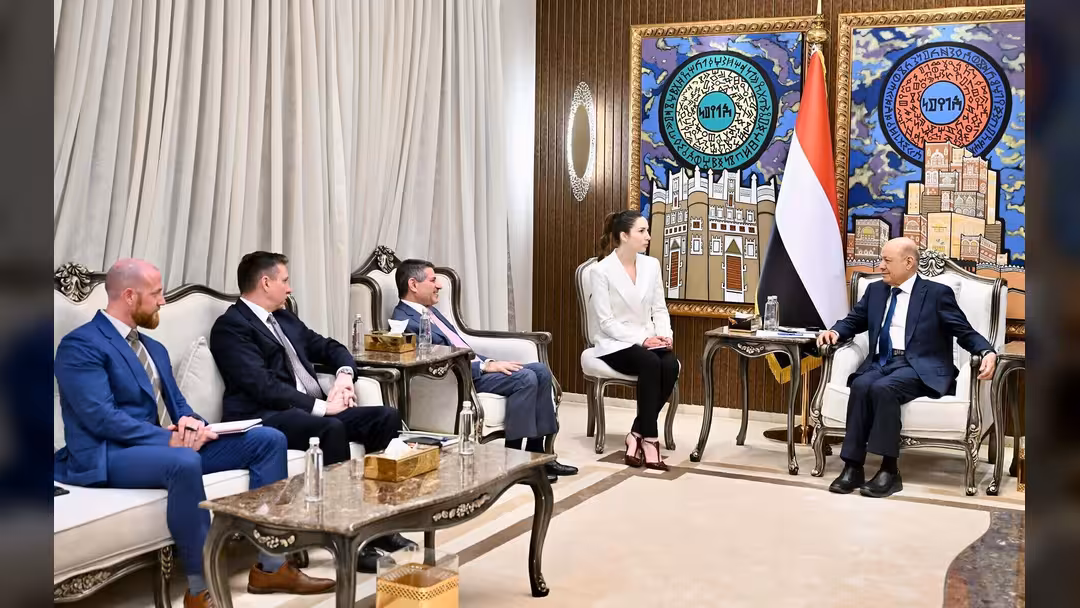 رئيس مجلس القيادة: الرهان على اعتدال سلوك النظام الإيراني ومليشياته سيقود إلى مزيد من التصعيد والفوضى في المنطقة