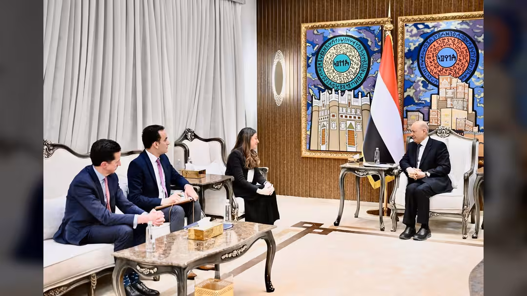 رئيس مجلس القيادة: التعاطي مع الحوثيين كسلطة أمر واقع يعني شرعنة الحق الإلهي والعنصرية والسلاح خارج الدولة