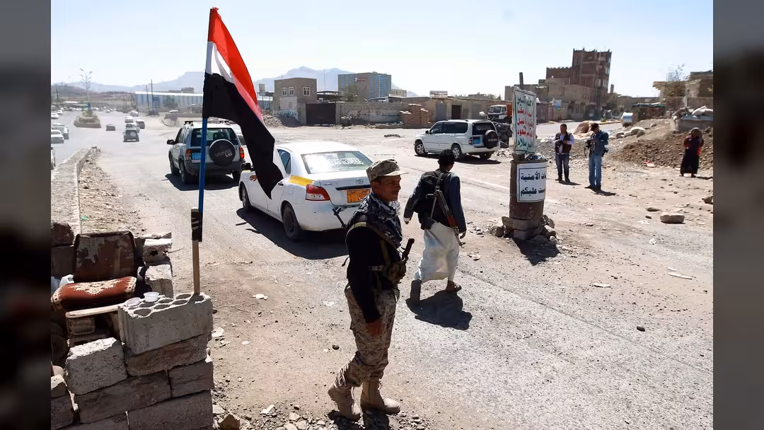 مليشيا الحوثي تواصل إغلاق طريق حيوي يربط بين محافظتي البيضاء وشبوة