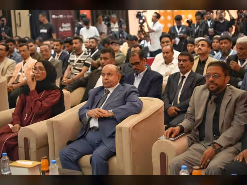 عضو مجلس القيادة الرئاسي سالم الخنبشي يدشن القمة الثقافية اليمنيةويفتتح منطقة الفنون بالمكلا