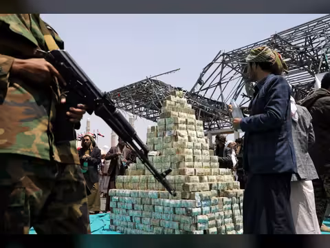قيادات حوثية تستولي على 20 مليون ريال من أموال الأوقاف في إب