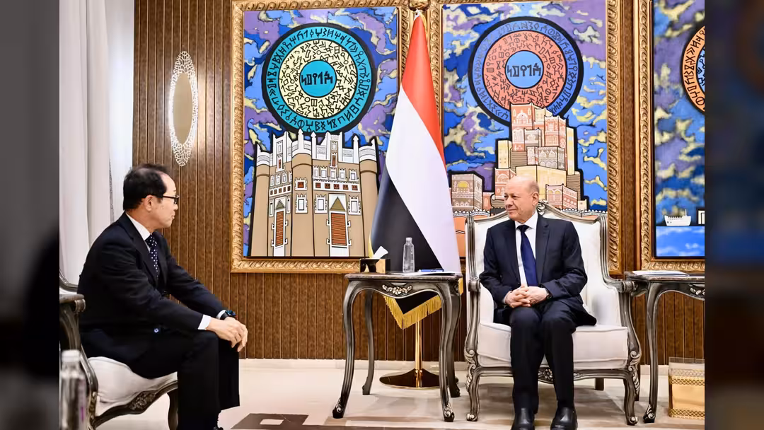 رئيس مجلس القيادة يثمن الدعم الياباني لجهود التعافي الشامل في البلاد
