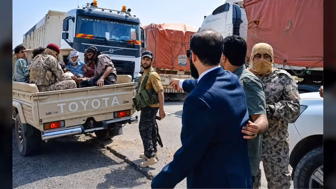محافظ أبين يقود حملة ميدانية لرفع نقطة جبايات مسلحة شرق زنجبار
