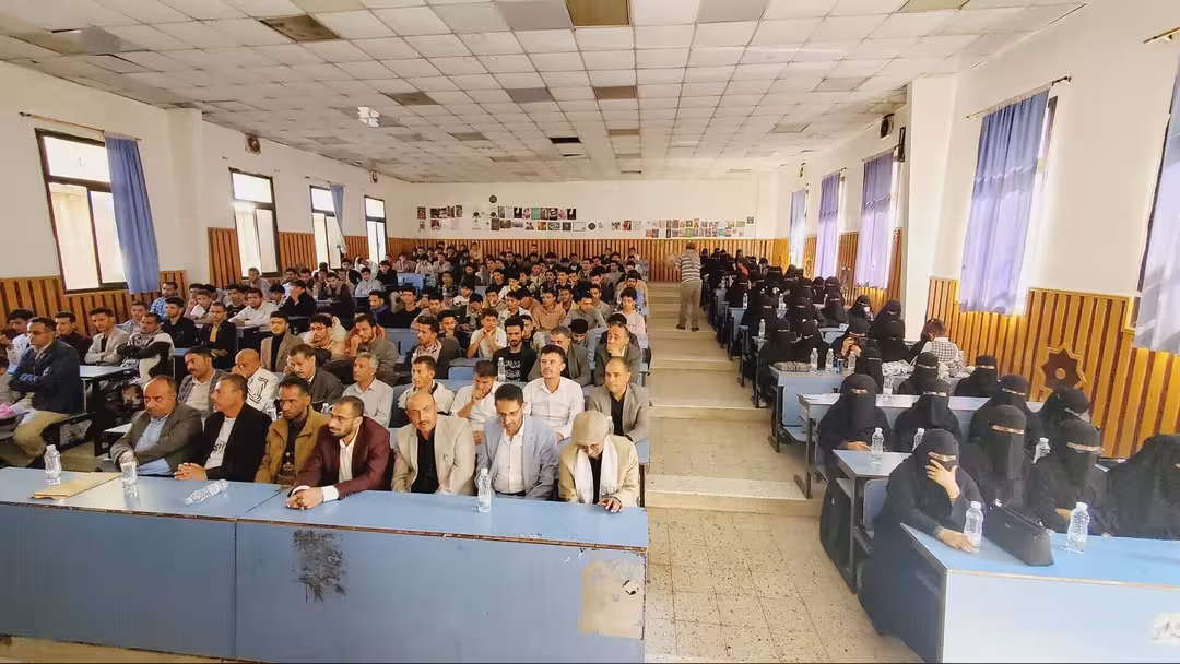 إمعاناً في إهانتهم.. مليشيا الحوثي تفرض واجبات منزلية على أكاديميين في محافظة إب