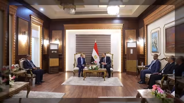 الزنداني يصل القاهرة للمشاركة في الحوار الاستراتيجي اليمني المصري